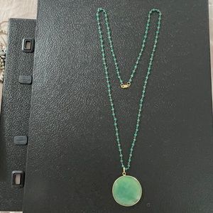 Extra long green stone chain w pendant
